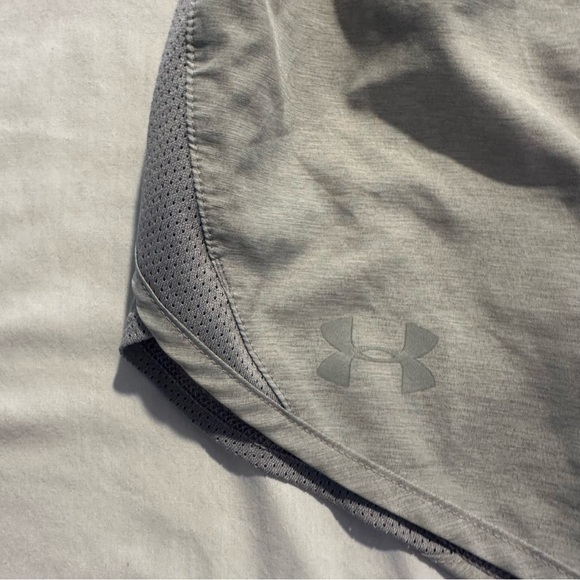Under Armour Athletic Shorts Women’s Size Small - Picture 3 of 7